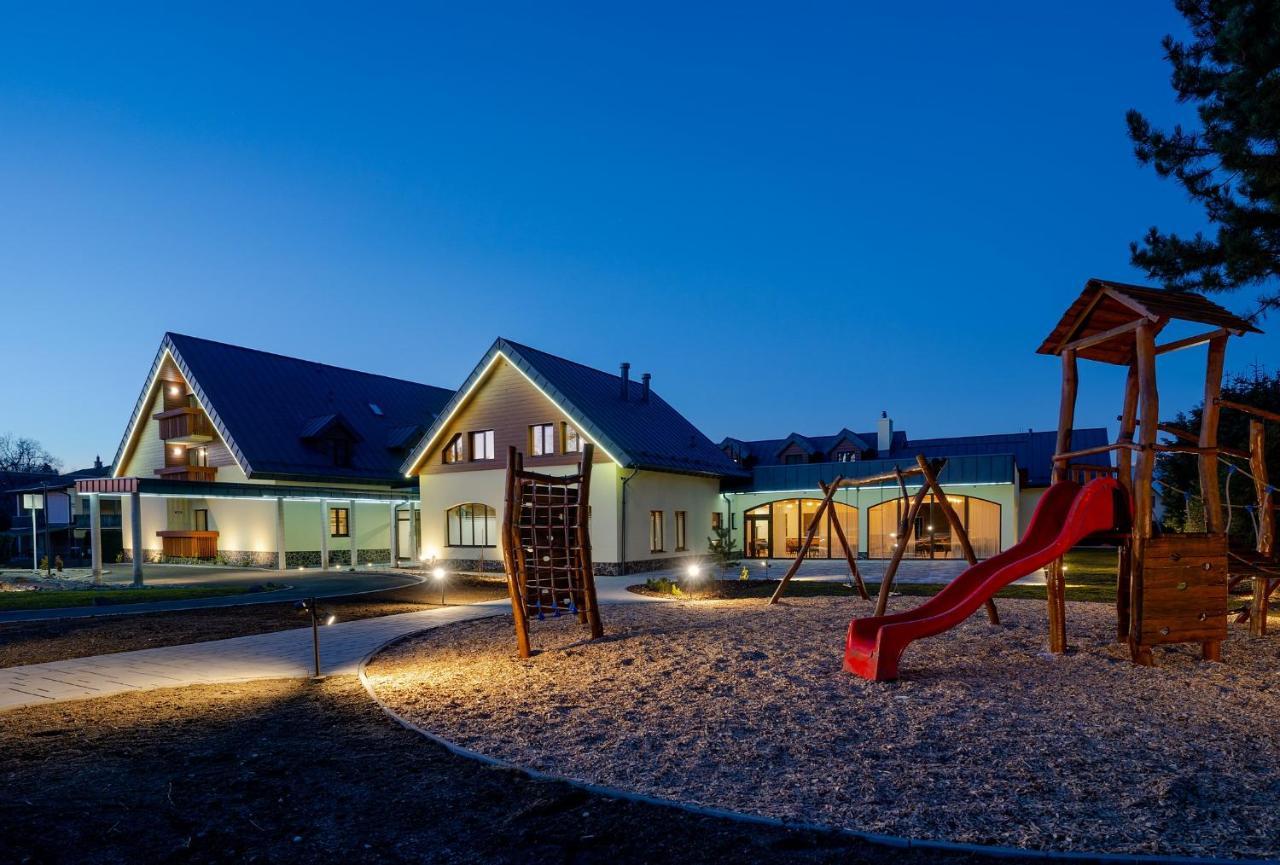 Hotel Demaenova **** Liptowski Mikułasz Zewnętrze zdjęcie